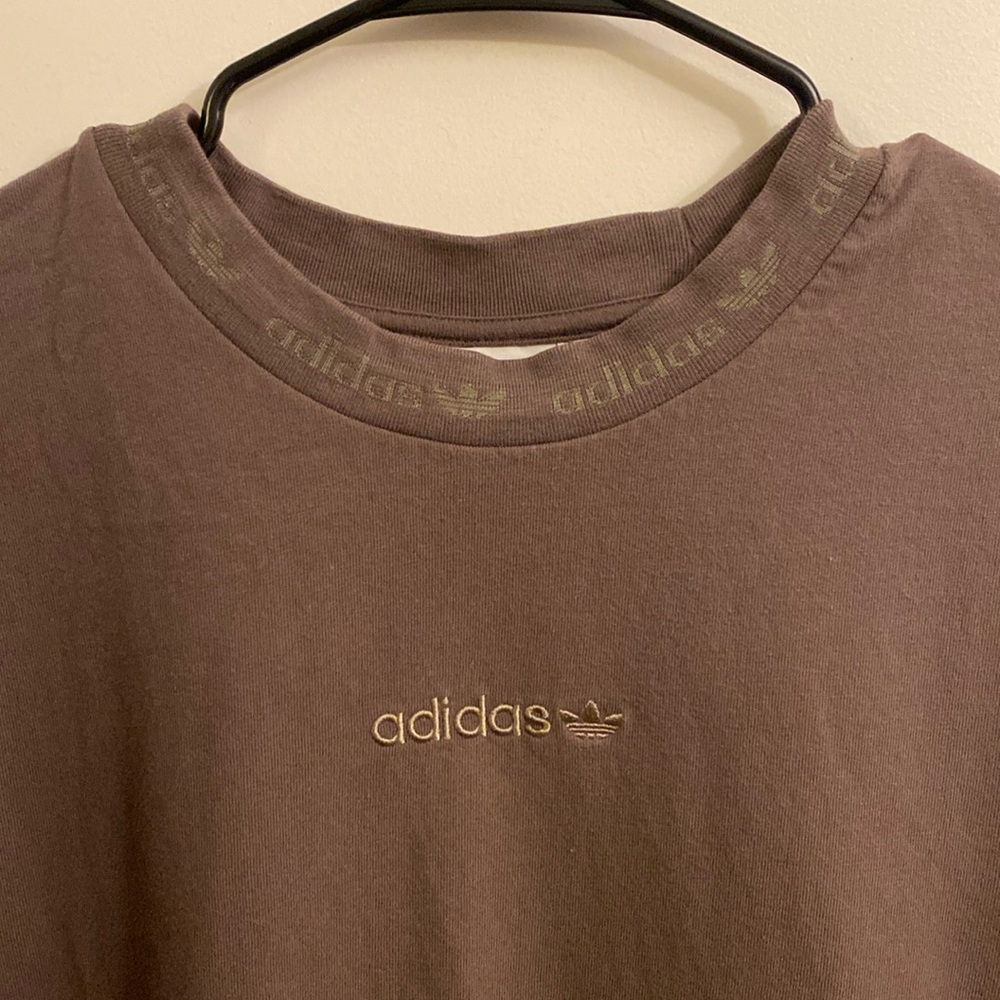 Ash brown, Adidas men’s tee. Good condition!